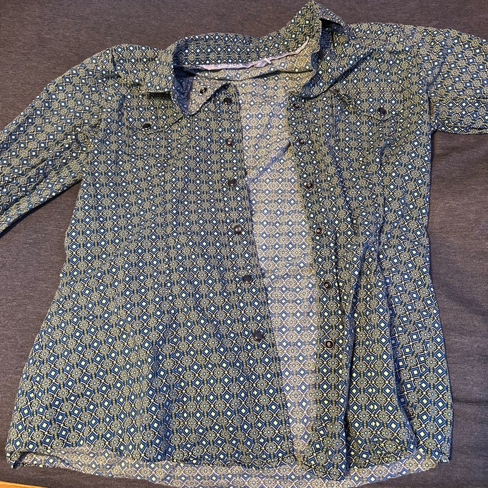 Women’s cinch button down